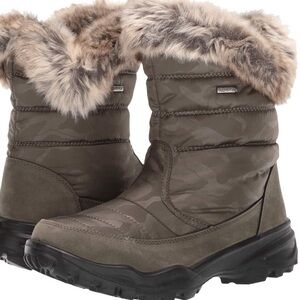 FlexUs Korine / Size 7.5-8 US (38 EU) / Olive Green Brand New in box as shipped